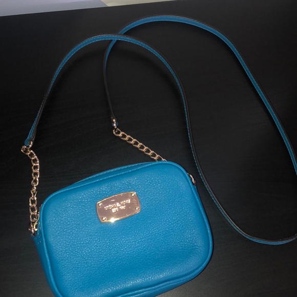 Michael Kors Handbags - Michael Kors crossbody purse
